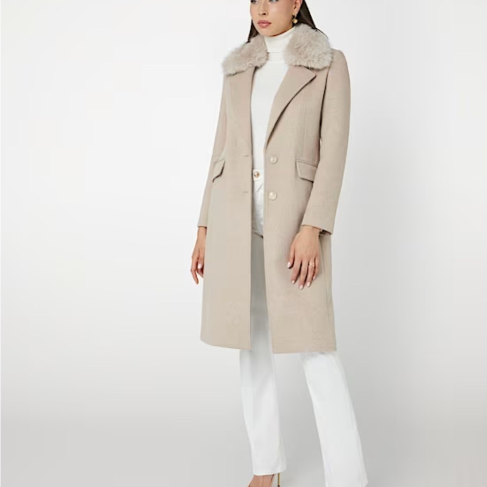 GUESS Beige Coat with Faux Fur Collar!!